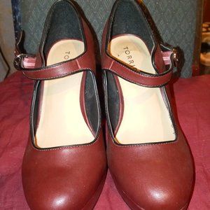 Torrid size 8 Merlot ankle strap platforms